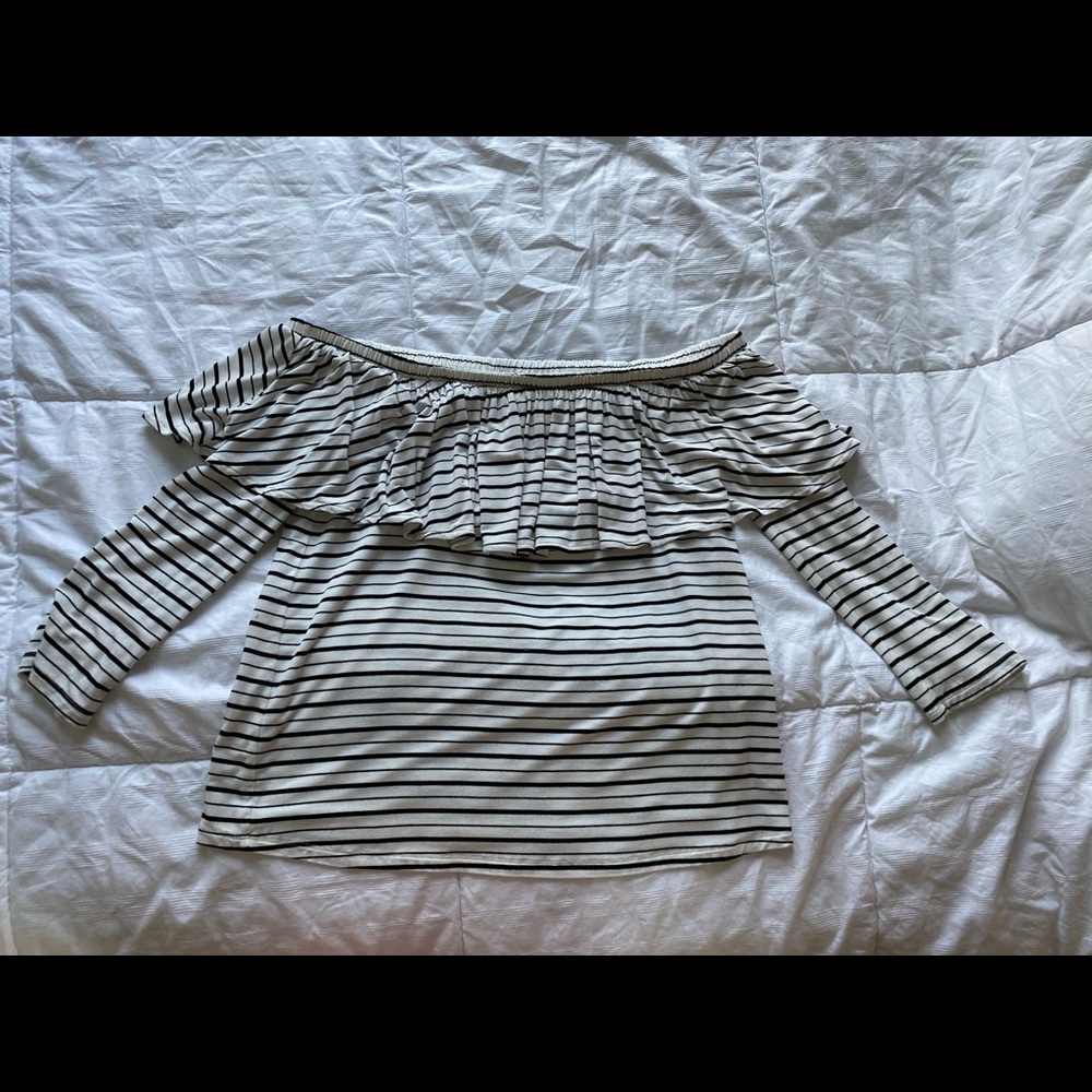 AE striped black and white off the shoulders top